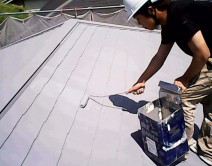 屋根：特殊セラミック　ガイナ　施工・タスペーサー取付・棟換気の写真